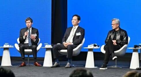 샘 올트먼 오픈AI CEO, 이재용 삼성전자 회장, 젠슨 황 엔비디아 CEO가 미국 샌프란시스코에서 열린 AI서밋에서 발언하고 있다. (사진=뉴스1)