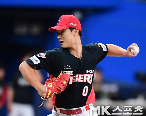 5월 28일 오후 고척스카이돔에서 2026 프로야구 KIA 타이거즈와 키움 히어로즈의 경기가 벌어졌다. 7회 말에서 KIA 곽도규가 등판해 역투하고 있다. 20승 30패로 리그 10위를 기록하고 있는 키움은 KIA를 상대로 4연패 탈출을 위해 전력을 다하고 있다. 리그 4위 KIA는 6연승에 도전하고 있다. 사진=김재현 기자