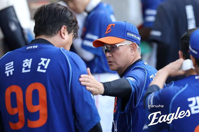 2이닝 만에 교체된 류현진 [한화 이글스 제공. 재판매 및 DB 금지]