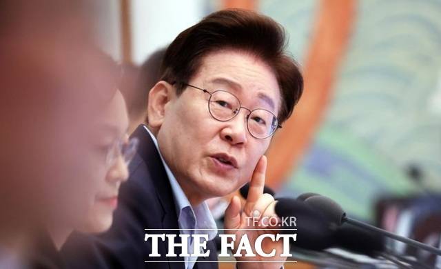 이재명 대통령이 지난 21일 청와대에서 열린 국무회의에서 금융당국의 단일종목 레버리지 상품에 대한 보완책에 대해 실효성이 미흡하다고 가차 없이 호통을 친 것으로 전해졌다. /뉴시스