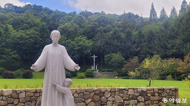 남양성모성지 내 성모 상. 이진구 기자 sys1201@donga.com