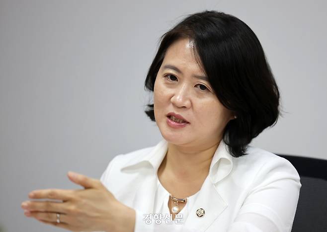 박지혜 더불어민주당 의원이 지난 22일 국회 의원회관에서 경향신문과 인터뷰하고 있다. 박민규 선임기자