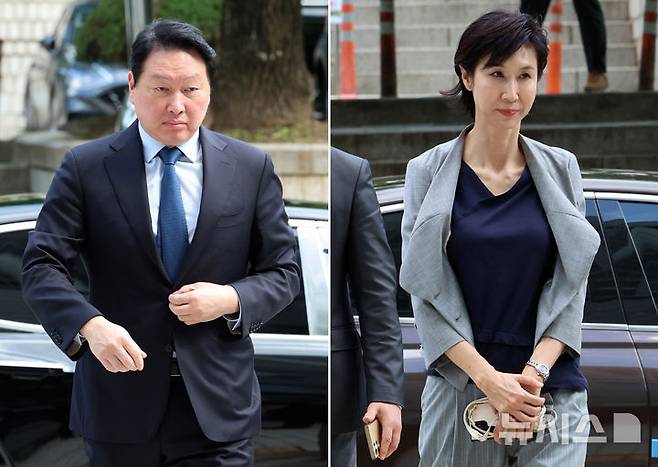[서울=뉴시스] 이영환 기자 = 최태원(왼쪽사진) SK그룹 회장과 노소영 아트센터 나비 관장이 지난달 26일 오전 서울 서초구 서울고법에서 열린 재산 분할 소송 파기환송심 2차 변론기일에 출석하고 있다. 2026.06.26. 20hwan@newsis.com