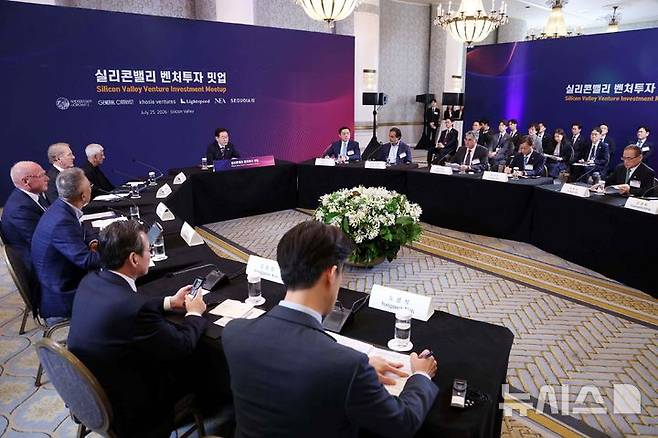 [샌프란시스코=뉴시스] 김진아 기자 = 이재명 대통령이 25일(현지 시간) 미국 샌프란시스코의 한 호텔에서 열린 실리콘밸리 벤처투자 밋업에서 인사말을 하고 있다. 2026.07.26. bluesoda@newsis.com