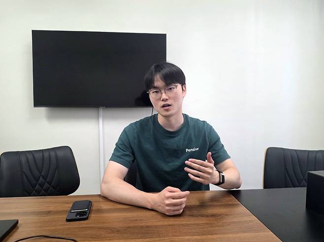 양윤석 대표가 지난 7월 15일(현지시간) 미국 캘리포니아주 샌프란시스코 펜시브 사무실에서 서울경제신문과 만나 인터뷰를 하고 있다. 사진=류석 기자