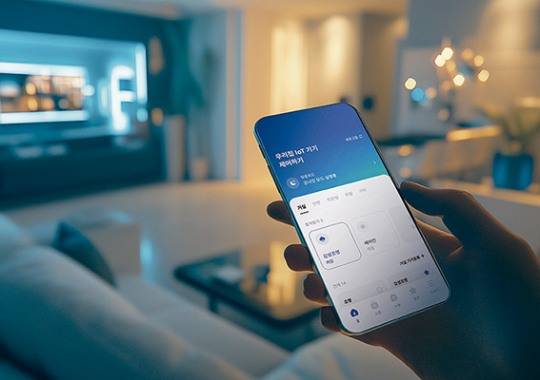 ▲ 각종 IoT 가전을 스마트폰으로 제어할 수 있다. 사진제공 = 삼성물산