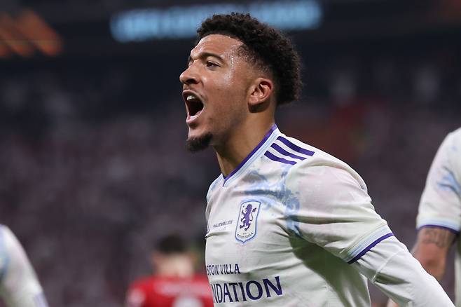 epa12979505 Jadon Sancho of Aston Villa celebrates after winning the UEFA Europa League final between SC Freiburg and Aston Villa in Istanbul, Turkey, 20 May 2026.  EPA/GEORGI LICOVSKI<저작권자(c) 연합뉴스, 무단 전재-재배포, AI 학습 및 활용 금지>