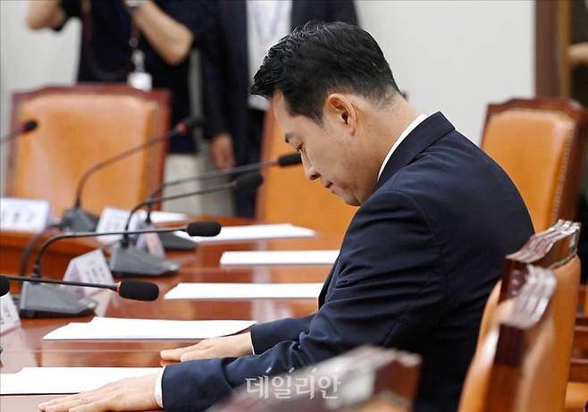 장동혁 국민의힘 대표가 7월 20일 오전 서울 여의도 국회에서 열린 국민의힘 최고위원회의 시작 전 생각에 잠겨 있다. ⓒ데일리안 홍금표 기자