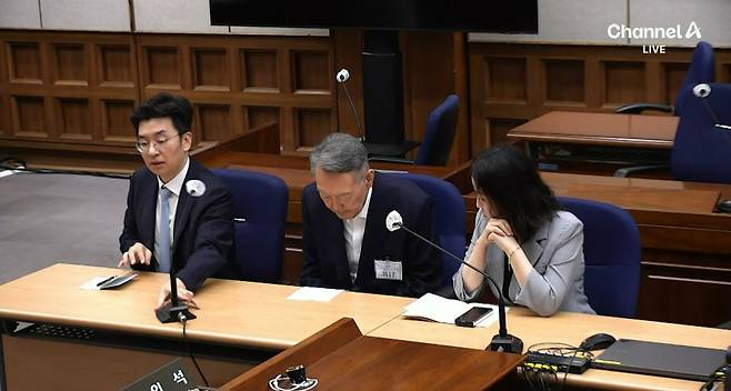 27일 서울 서초구 서울중앙지법에서 윤석열 전 대통령의 허위사실공표와 관련해 1심 선고공판이 열렸다. 윤 전 대통령은 징역 1년 6개월에 집행유예 3년을 선고했다. 서울중앙지방법원 중계 화면 캡처