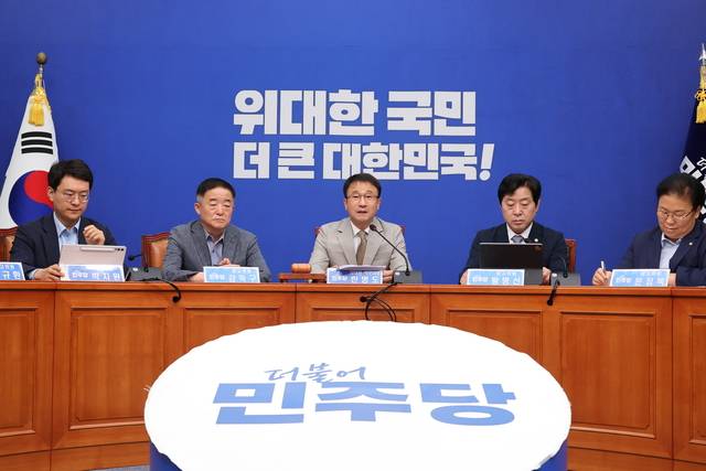 한병도 더불어민주당 당대표 직무대행 겸 원내대표가 27일 국회에서 열린 최고위원회의에서 발언하고 있다. [연합뉴스]