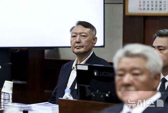 [서울=뉴시스] 사진공동취재단 = 제20대 대통령 선거 과정에서 허위사실을 공표한 혐의로 기소된 윤석열 전 대통령이 1심에서 징역형의 집행유예를 선고받자 윤 전 대통령 측은 "1심 판결에 중대한 오류가 있다"고 반발했다. 2026.07.27. photo@newsis.com