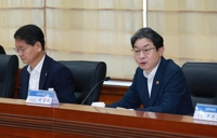 ▲28일 오전 서울 여의도 금융투자협회에서 열린 금융투자업권 간담회에서 이억원 금융위원장이 발언하고 있다. [사진 =연합뉴스]