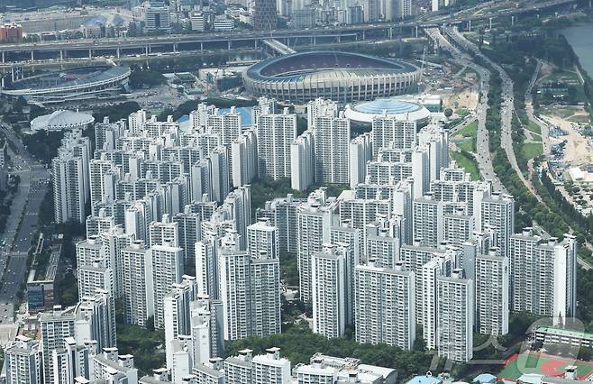 서울 송파구 롯데월드타워 서울스카이에서 바라본 서울 시내 아파트. 2026.7.27 ⓒ 뉴스1 이종수 기자