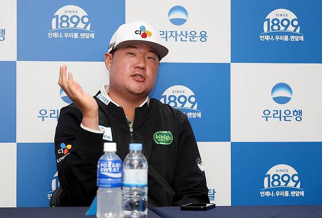 인터뷰하는 임성재 (서울=연합뉴스) 임성재가 22일 경기도 파주 서원밸리 컨트리클럽 밸리·서원코스 프레스룸에서 열린 대회 기자회견에서 인터뷰하고 있다. 2026.4.22 [KPGA 제공. 재판매 및 DB 금지] photo@yna.co.kr