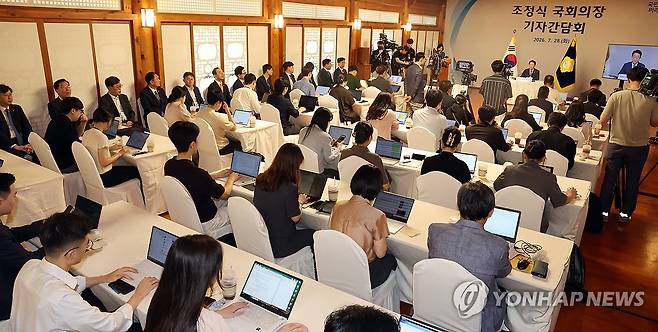 조정식 국회의장 취임 첫 기자간담회 (서울=연합뉴스) 28일 서울 여의도 국회 사랑재에서 조정식 국회의장 취임 첫 기자간담회가 열리고 있다. 2026.7.28 [국회사진기자단] photo@yna.co.kr