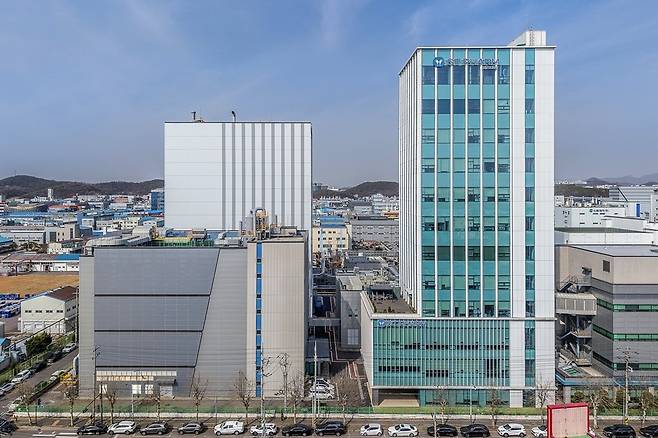 에스티팜 이노베이션센터와 제2올리고동. [제공=에스티팜]