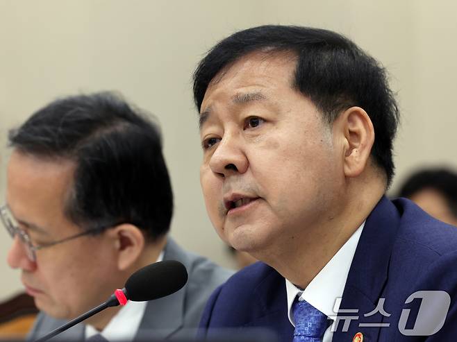 구윤철 부총리 겸 재정경제부 장관이 29일 오전 서울 여의도 국회 에서 열린 재정경제기획위원회 전체회의에서 의원질의에 답하고 있다. 2026.7.29 ⓒ 뉴스1 황기선 기자