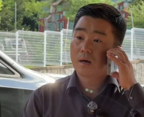 경기 성남시 국군의무사령부 장례식장 앞에서 유튜브 라이브 방송을 진행하는 김현태 전 육군특수전사령부 제707특수임무단장. 유튜브 갈무리