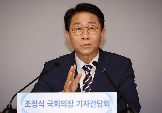 조정식 국회의장이 28일 서울 여의도 국회 사랑재에서 열린 취임 첫 기자간담회에서 취재진 질문에 답하고 있다. 뉴시스