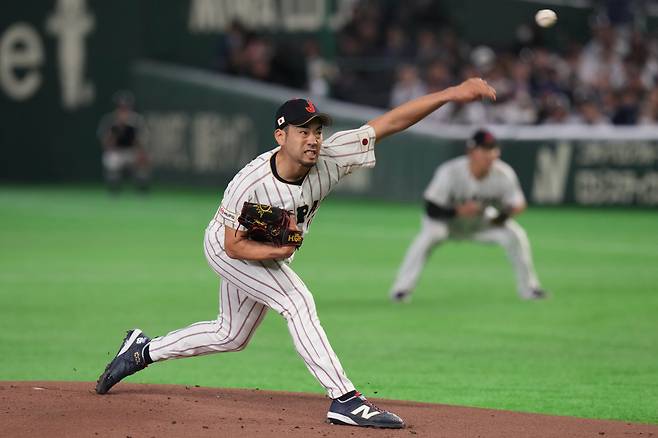 <yonhap photo-4719="">기쿠치가 3월 7일 일본 도쿄돔에서 열린 2026 월드베이스볼클래식 한국과의 경기에서 공을 던지고 있다. AP=연합뉴스</yonhap>