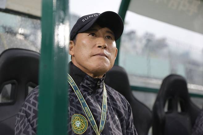 김포 고정운 감독이 29일 인천과 코리아컵 3라운드 원정경기서 1-0 승리를 거둔 뒤 최근 어수선한 구단 상황에도 “선수들이 본연의 임무를 했으면 한다”고 말했다. 사진제공|대한축구협회
