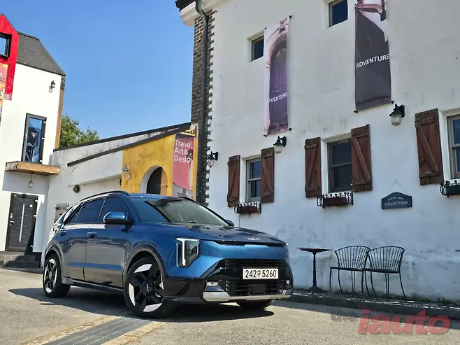 CAR OF THE MONTH/MAY-KIA NIRO HYBRID