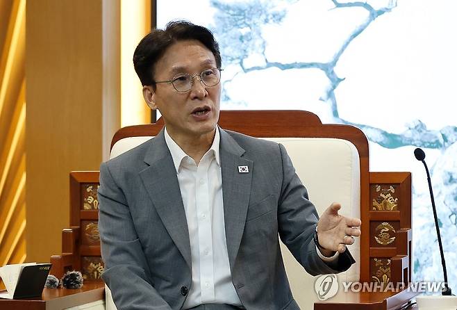 발언하는 김민석 (홍성=연합뉴스) 김준범 기자 = 더불어민주당 김민석 당 대표 후보가 29일 오전 충남도청을 찾아 박수현 충남지사와 대화하고 있다. 2026.7.29 psykims@yna.co.kr
