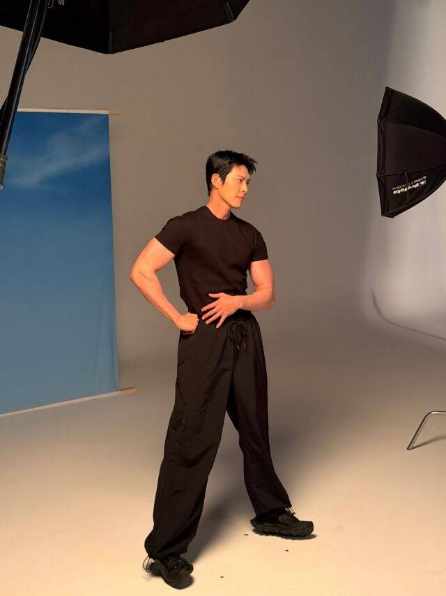 Actor Kim Woo-bin shared an update on his recent activities by posting photos taken on the set of a commercial shoot via his social media account. In the photos, Kim Woo-bin perfectly pulled off all-black and all-white outfits, showcasing his bulking arm muscles and impressive physique.Standing at 188 cm tall, Kim Woo-bin struck a variety of poses, showcasing his exceptional looks. He has been actively appearing on tvNs variety show Kong Kong Farm Farm recently.Meanwhile, Kim Woo-bin married actress Shin Min-ah last December. The couple tied the knot after a 10-year romance and received an outpouring of congratulations.