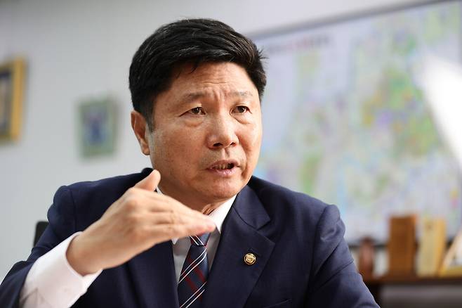 홍기원 더불어민주당 의원이 7월30일 국회 의원회관 의원실에서 시사저널과 인터뷰하는 모습. ⓒ시사저널 박은숙