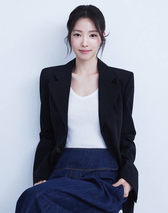 배우 손나은