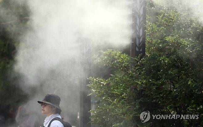 무더위는 쿨링 포그로 해결 [연합뉴스 자료사진]