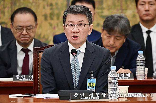 질의에 답하는 정몽규 전 대한축구협회장 (서울=연합뉴스) 정몽규 전 대한축구협회장이 30일 국회 문화체육관광위원회에서 열린 대한축구협회 현안 관련 청문회에서 의원 질의에 답하고 있다. 2026.7.30 [국회사진기자단] photo@yna.co.kr