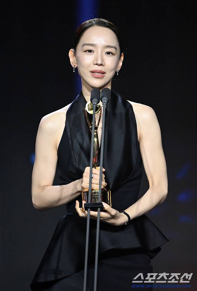 제5회 청룡시리즈어워즈(Blue Dragon Series Awards)가 31일 인천 파라다이스시티에서 열렸다. 여우주연상을 수상한 신혜선. 인천=허상욱 기자 wook@sportschosun.com/2026.07.31/