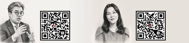 임대근 한국영화학회장(왼쪽)과 서곡숙 한국영화평론가협회장의 영화 '호프' 평론 전문 QR코드.