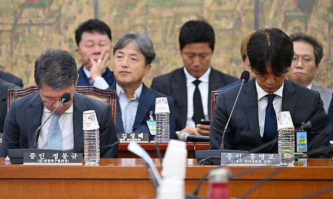 정몽규 전 대한축구협회장과 홍명보 전 축구대표팀 감독이 30일 국회 문화체육관광위원회에서 열린 대한축구협회 현안 관련 청문회에 증인으로 출석해 있다. 국회사진기자단