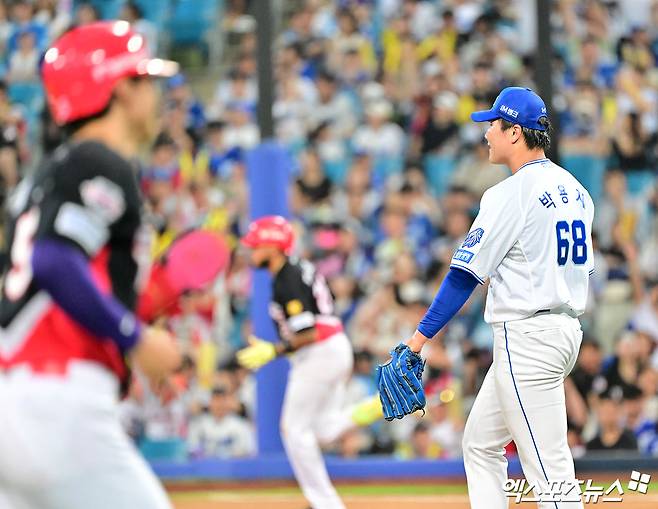 30일 오후 대구삼성라이온즈파크에서 열린 '2026 신한 SOL Bank KBO리그' KIA 타이거즈와 삼성 라이온즈의 경기, 7회초 2사 2루 삼성 박용재가 KIA 카스트로가 투런 홈런을 허용한 후 아쉬워하고 있다. 대구, 김한준 기자
