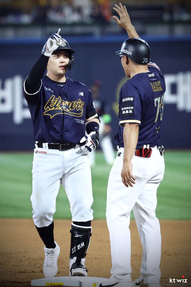 한승택이 7월 31일 수원 KT위즈파크에서 열린 한화 이글스전 결승타를 친 뒤 세리머니를 하고 있다./KT 위즈 제공