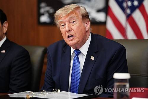 내각회의 주재하는 트럼프 대통령  [AFP=연합뉴스. 재판매 및 DB 금지]