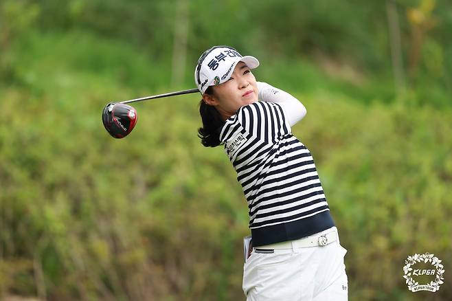티샷 날리는 김수지. KLPGA 투어 제공
