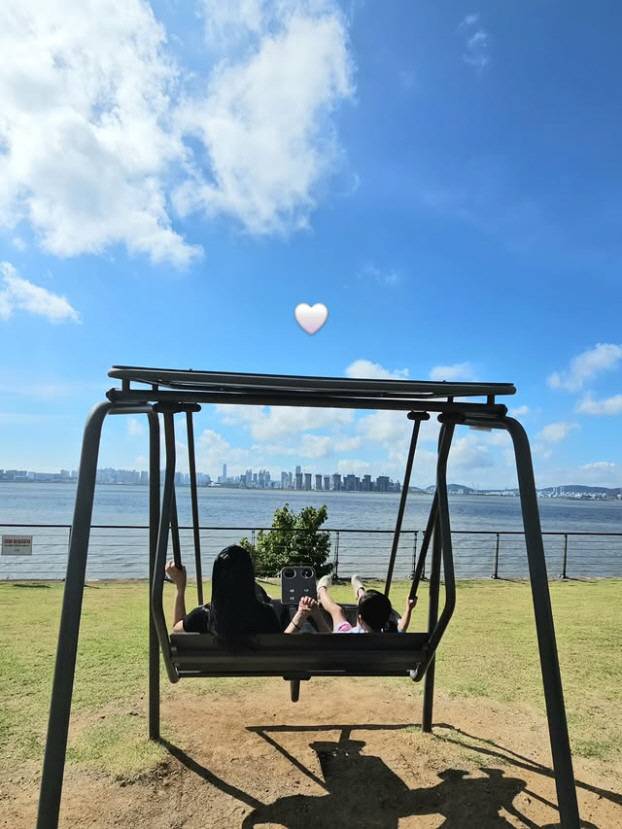 Actress Lee Sang Yi revealed her recent situation on social media approximately 95 days after bereavement of her late husband, Park Dong-bin, expressing her deep longing for him. Lee Sang Yi posted a photo of herself spending time with her daughter, Jiyu, conveying a message filled with love and yearning for her husband, evoking sympathy from many.In the released photo, Lee Sang Yi is seen enjoying a peaceful daily life, swinging on a swing with her daughter. Fans left comments of comfort and support in response to Lee Sang Yis heartfelt confession regarding the late Park Dong-bin, who passed away suddenly from heart disease last April, and Lee Sang Yi also personally replied to express her gratitude.The late Park Dong-bin and Lee Sang Yi met through the drama *Enemies in a Past Life* and married in 2020. They have a daughter, Jiyu. The couple previously received much support after revealing their daughters battle with illness on a broadcast.