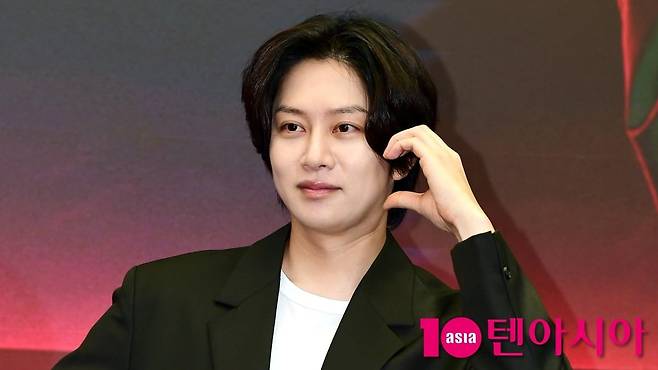 김희철이 바쁜 스케줄로 인한 컨디션 난조로 '아는 형님'에서 잠정 하차했다고 밝혔다. / 사진=텐아시아 DB