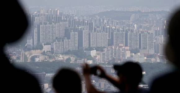 서울 남산에서 바라본 서울 시내 아파트. [사진=연합뉴스]