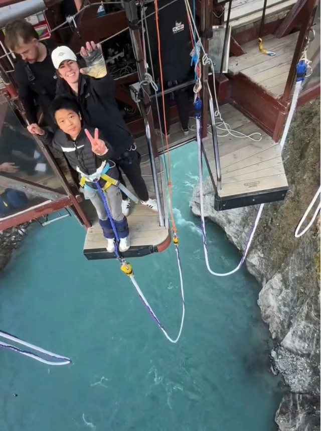 Dr. Heo Yang-im, who recently announced her divorce from Ko Ji Yong, shared an update on her son Seung-jae, who took on the challenge of bungee jumping in New Zealand, expressing her pride in him. Through her social media, Heo Yang-im stated that she feels her son has grown significantly as she watches him make his own choices and take on challenges.Heo Yang-im shared a video of Seung-jae attempting a bungee jump while training in New Zealand, expressing her deep affection for her son as he navigates moments on his own that his mother cannot experience. She also added a sweet message saying she would go to meet her son when he returns to Korea soon.Previously, Seung-jae garnered attention for sending a handwritten letter from his New Zealand ski camp expressing concern for his mothers meals. Many netizens are expressing surprise and support for Seung-jae, who was loved on television during his childhood, now independently handling overseas training and embarking on new challenges.Meanwhile, Ko Ji Yong officially announced on the 29th of last month that she had divorced Heo Yang-im two years ago. Ko Ji Yong stated that he had not disclosed the fact of his divorce until now to allow his son, Seung-jae, to accept the situation stably, and conveyed his position that he would continue to do his best as a father.