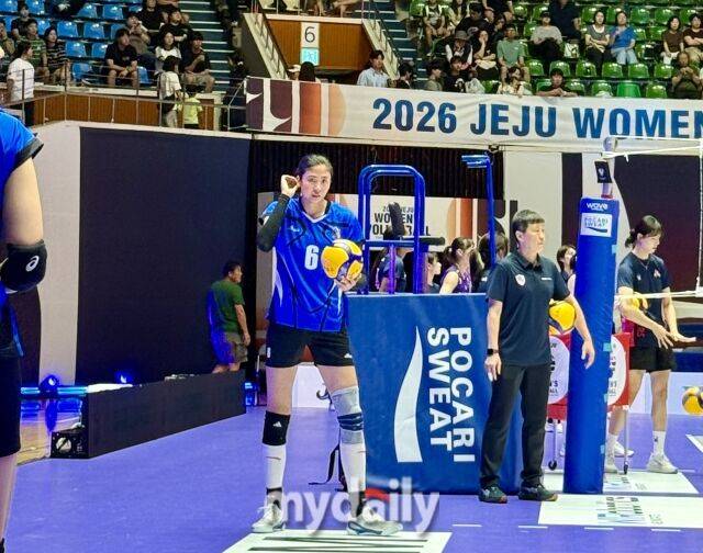 중국 상하이 브라이트 유베스트의 미들블로커 가오 이가 2일 제주 한라체육관에서 열리는 '2026 제주 한중일 여자배구 탑클럽 슈퍼매치' 흥국생명전을 준비하고 있다./마이데일리