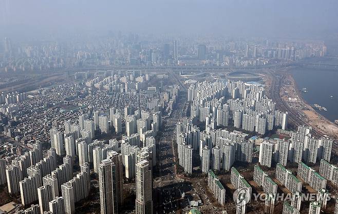 3월 17일 송파구 롯데월드타워에서 바라본 강남3구 아파트 모습. [연합뉴스 자료사진. 재판매 및 DB 금지]