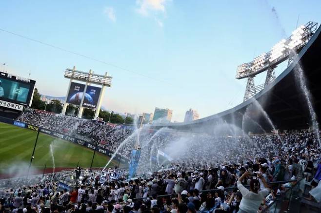 ‘체감 38도’ 폭염 직격탄 KBO… 잠실·광주 경기 취소 (출처: 두산베어스)