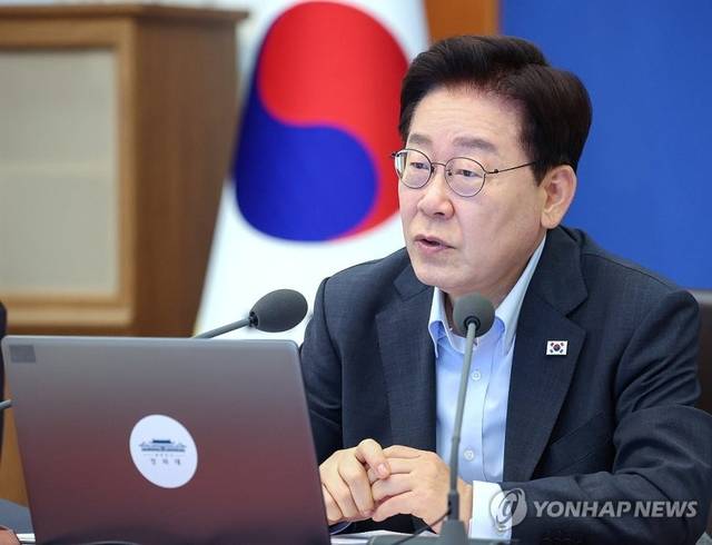 이재명 대통령이 4일 청와대에서 열린 국무회의에서 발언하고 있다. 연합뉴스
