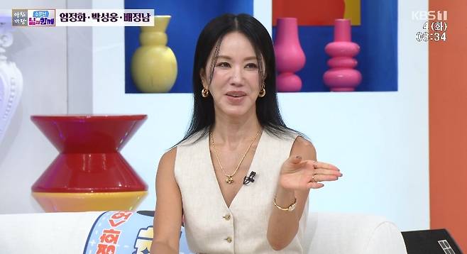 Actor Uhm Jung-hwa revealed the backstory behind the Family Portrait he recently posted on his social media, which garnered significant attention. Appearing on KBS 1TVs AM Plaza on August 4, Uhm Jung-hwa explained that the photo, taken during a trip to celebrate his mothers birthday, attracted attention for the reaction that the family looked like quadruplets.Joining Uhm Jung-hwa on the show were lead actors Park Sung-woong and Bae Jung-nam from the film Okay Madam 2, who discussed the movie. Uhm Jung-hwa added that he was able to make up for the regret of not being able to properly celebrate his mothers birthday due to his busy schedule through this trip, and that his family is also very happy about the enthusiastic response.Meanwhile, Okay Madam 2, starring Uhm Jung-hwa, is a comedic action film about a family caught up in a kidnapping incident during a cruise, and it is scheduled for release on the 12th.