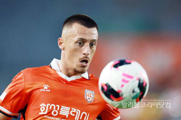 '4골 폭발 원맨쇼' 화성FC 플라나, K리그2 20R MVP 선정.(사진=김경수 기자/ 발리볼코리아닷컴/ 2026.8.1)