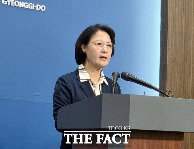 5일 오전 경기도청 브리핑룸에서 추미애 경기도지사가 재정 비상 상황을 공식 선언하고 위기 극복을 위한 구체적인 실행 계획을 밝히고 있다. /박아론 기자
